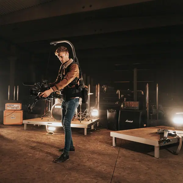 Tezura - Stray Alone, Musikvideo, 2019